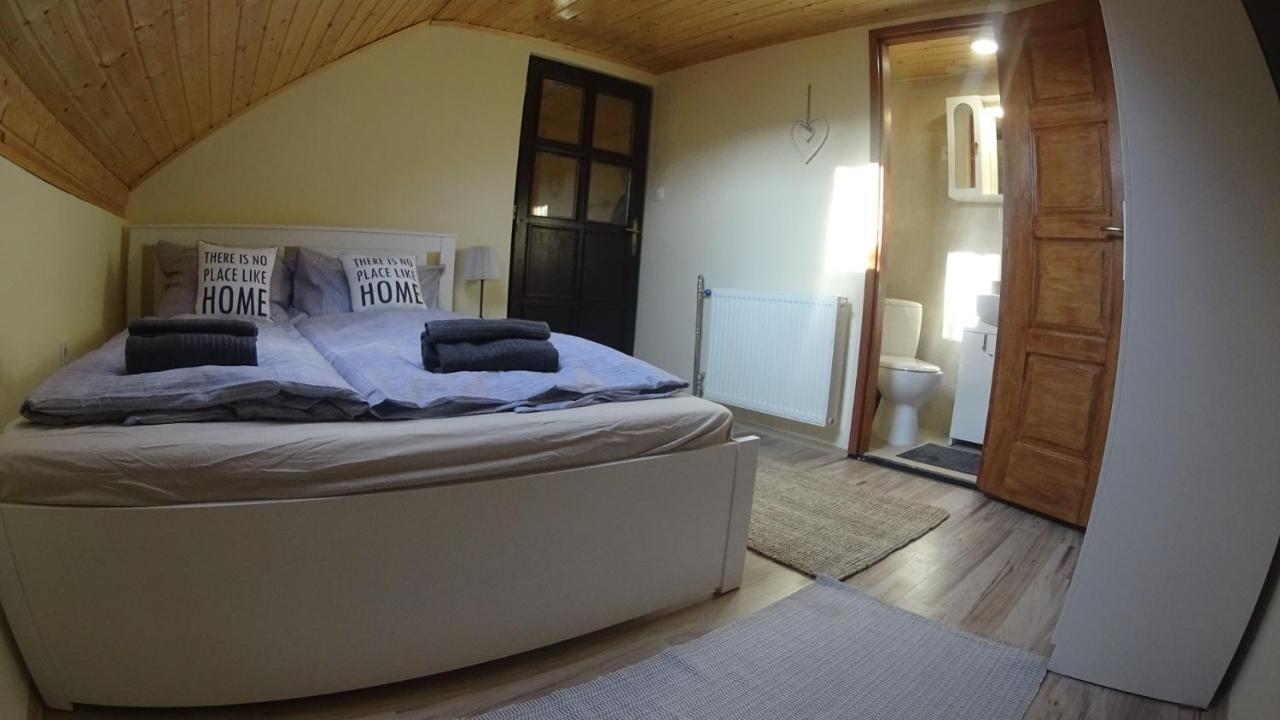 Black & White Apartments - White Eger Luaran gambar