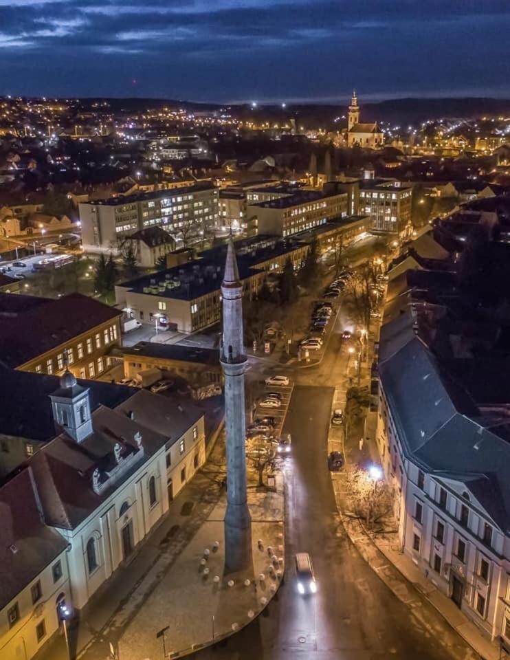 Black & White Apartments - White Eger Luaran gambar